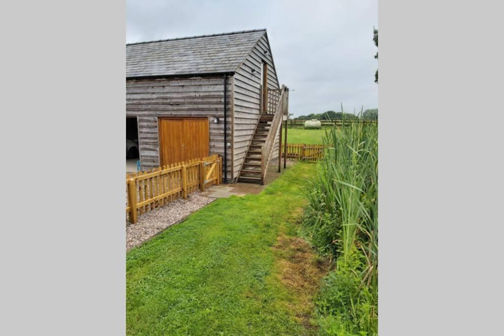 Swallows Retreat: A Country Loft Apartment Hargrave Exterior photo